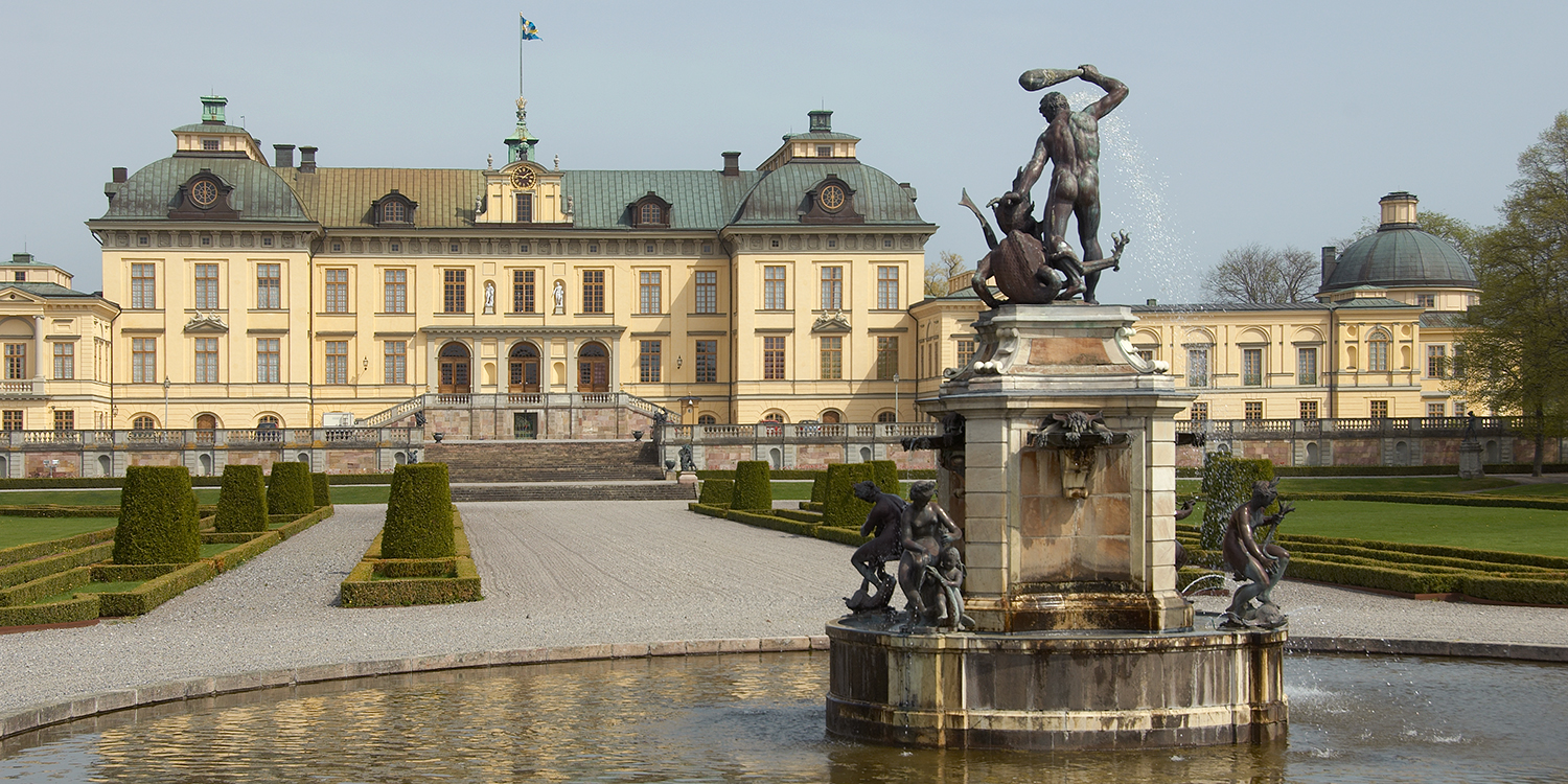 Herkulesfontänen med bronsfigurer, i Drottningholms slottspark.